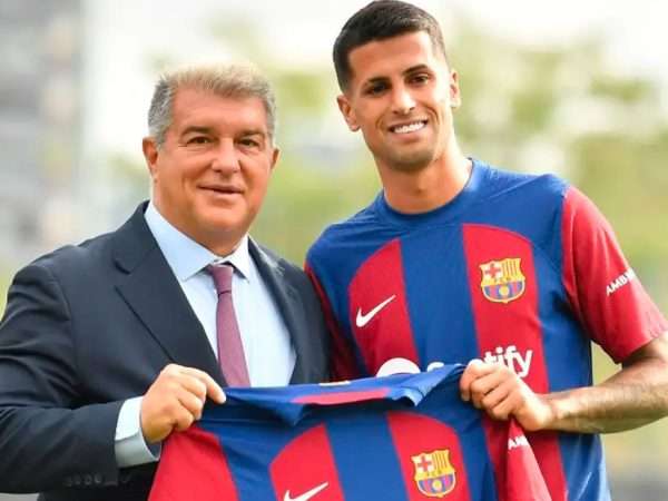 Как получить классного футболиста без выплат? Дело «Барселоны» и Жоау Канселу