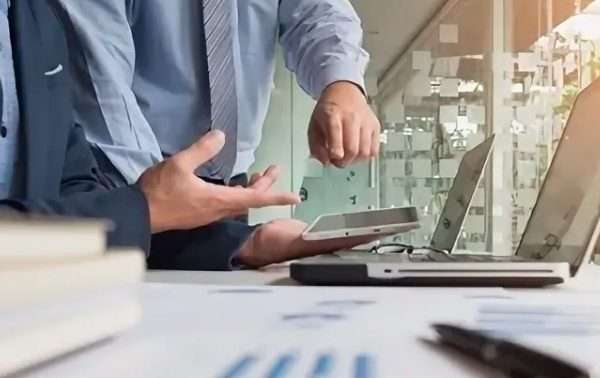 Эффективность и выгода: Почему предпринимателям следует аутсорсить бухгалтерию