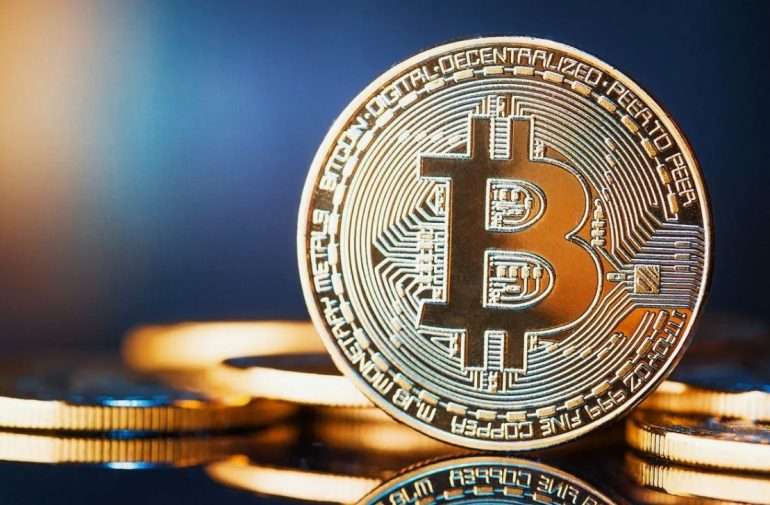 Биткоин vs традиционные валюты: битва титанов