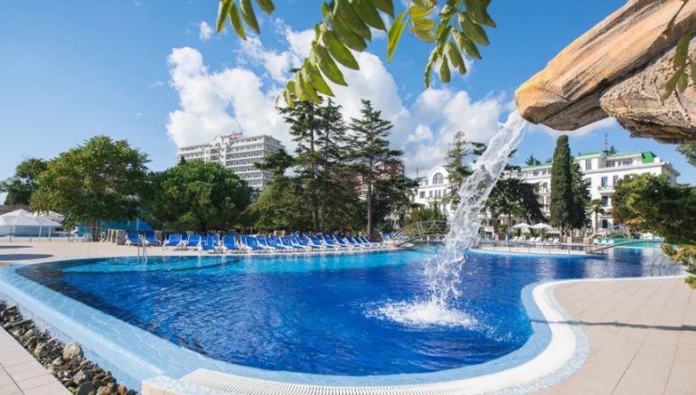 Как организовать отдых в Алуште с удобным питанием в отеле